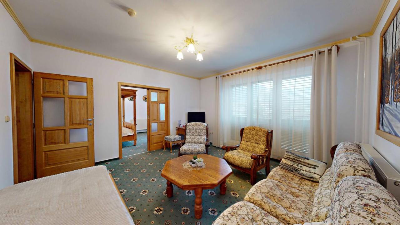 Hotel Diana Stráža Esterno foto